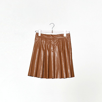 pleats leather skirt